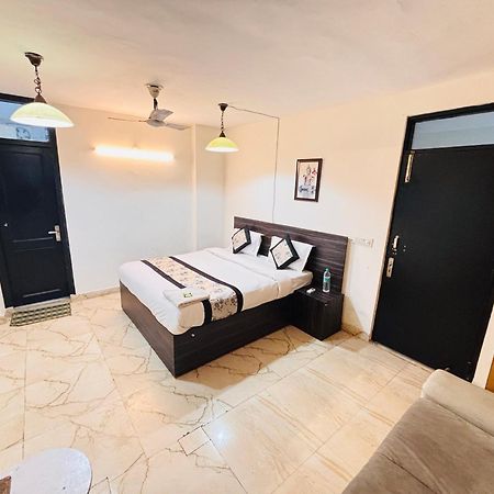 Hauz Khas Villa Nuova Delhi Esterno foto