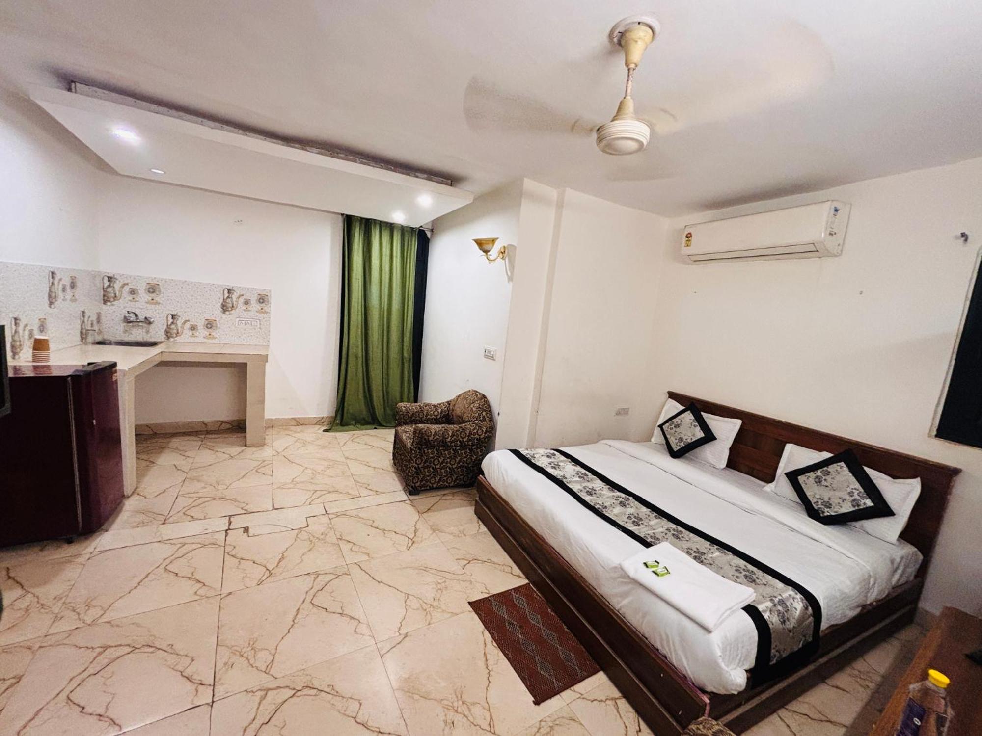 Hauz Khas Villa Nuova Delhi Esterno foto
