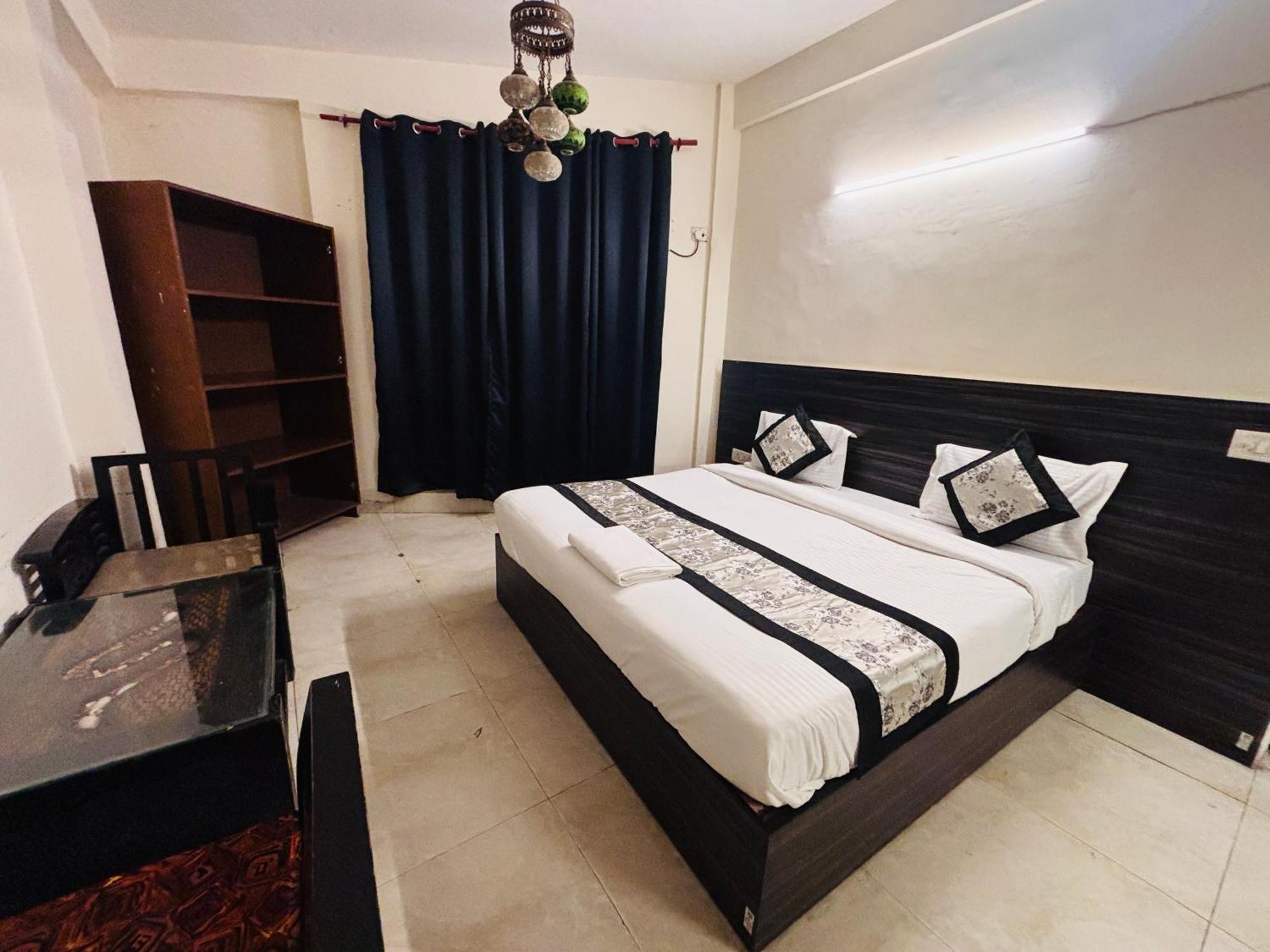 Hauz Khas Villa Nuova Delhi Esterno foto