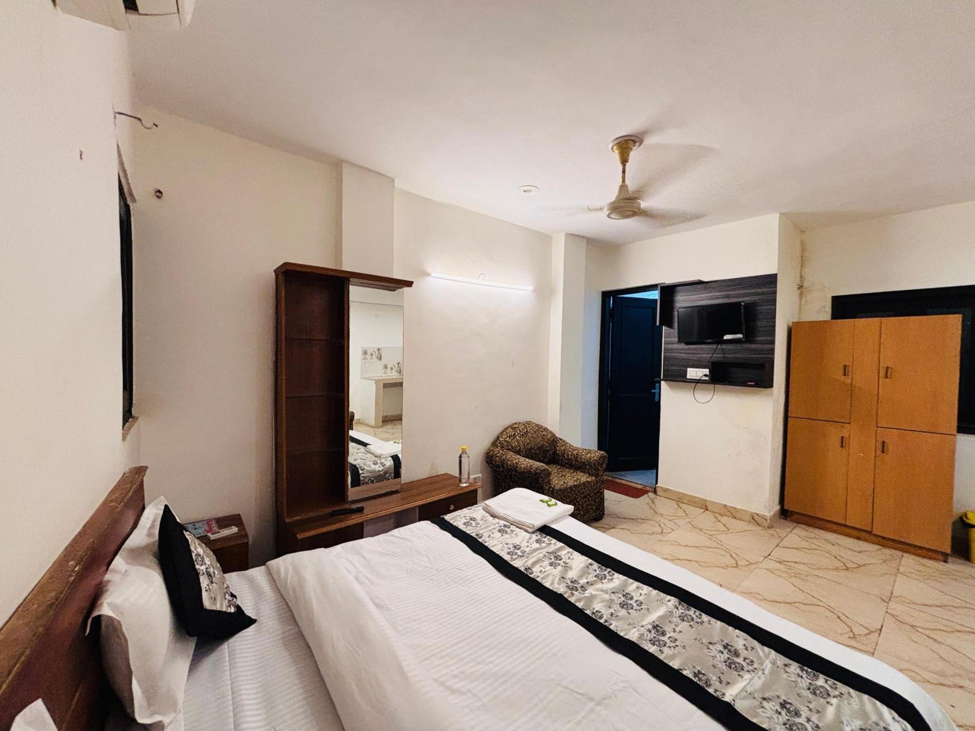 Hauz Khas Villa Nuova Delhi Esterno foto